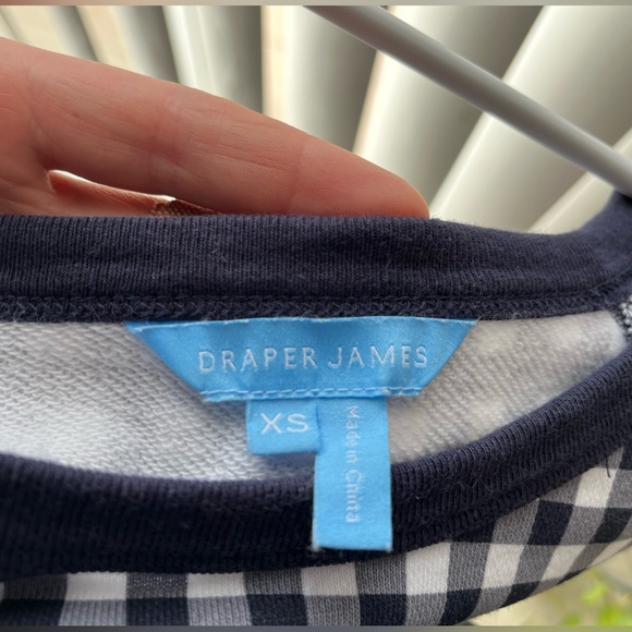 Draper James Natalie Sweatshirt in Gingham
Nassau Navy Multi Gingham Size XS - Picture 3 of 3